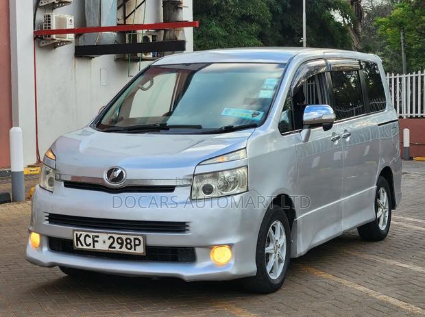 Toyota Voxy 2008 Silver