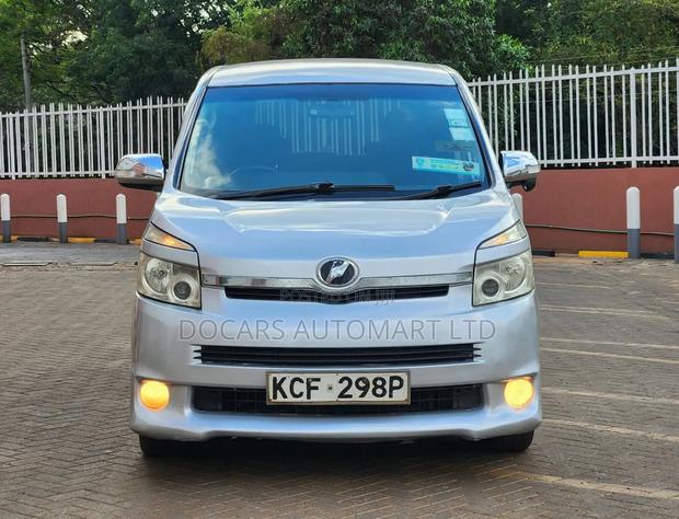 Toyota Voxy 2008 Silver