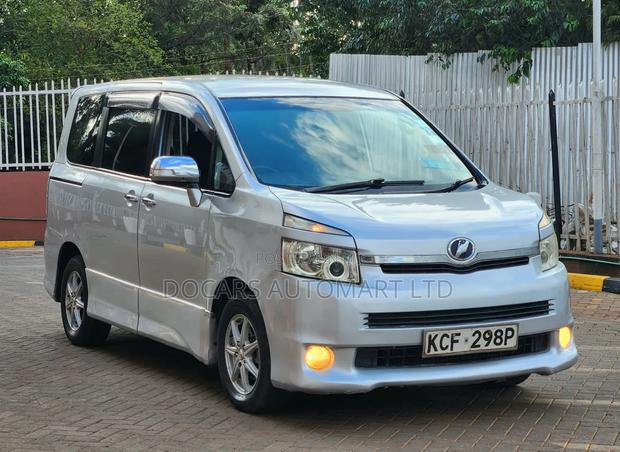 Toyota Voxy 2008 Silver