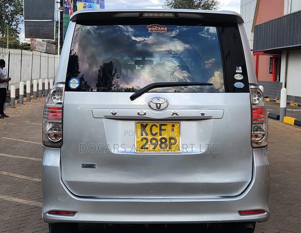 Toyota Voxy 2008 Silver