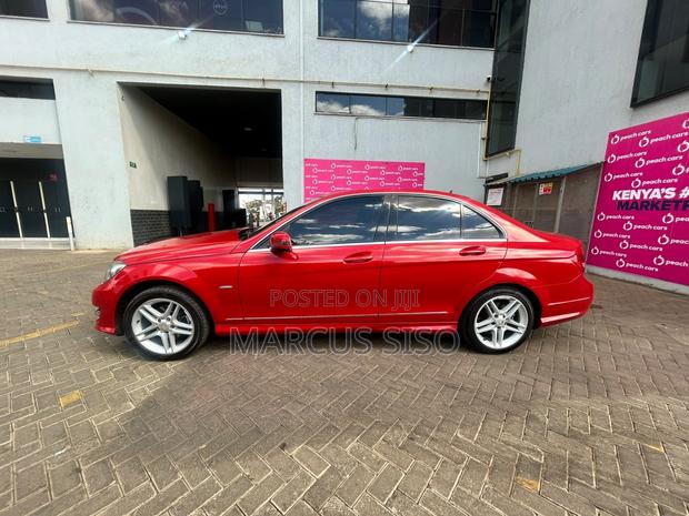 Mercedes-Benz C200 2012 Red