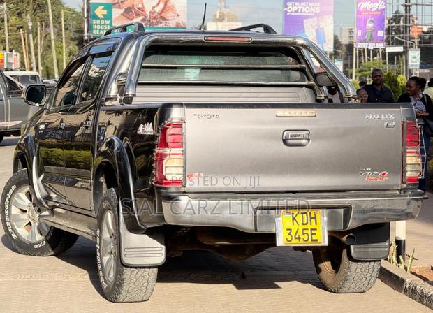 Toyota Hilux 2015 Gray