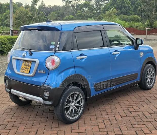 Daihatsu Cast 2018 Blue