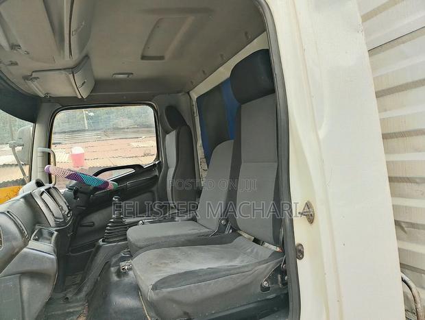 Hino Hino Dutro 2014 White