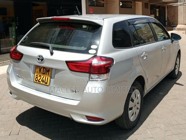 Toyota Corolla Fielder 2017 Silver