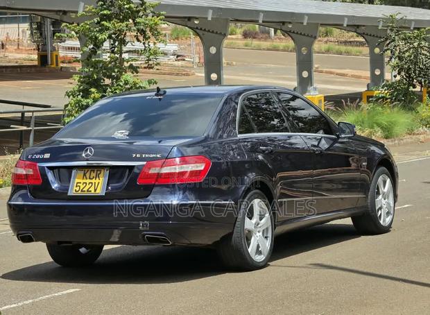 Mercedes-Benz E200 2012 Blue
