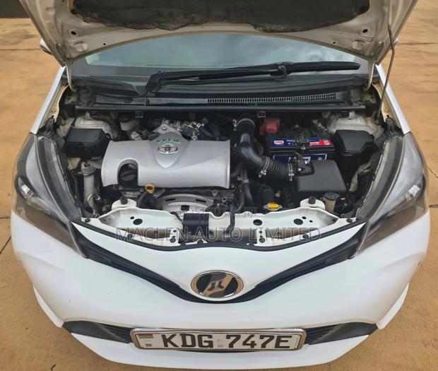 Toyota Vitz 2014 White