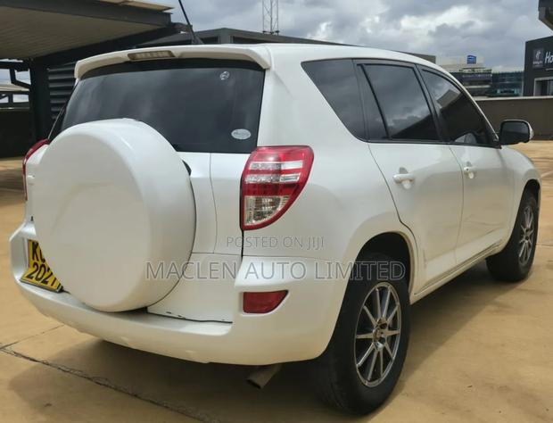 Toyota RAV4 2012 White