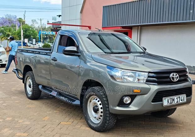 Toyota Hilux 2023 Gray