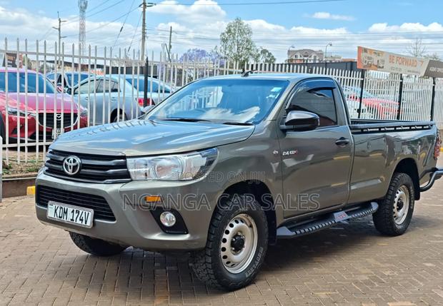 Toyota Hilux 2023 Gray