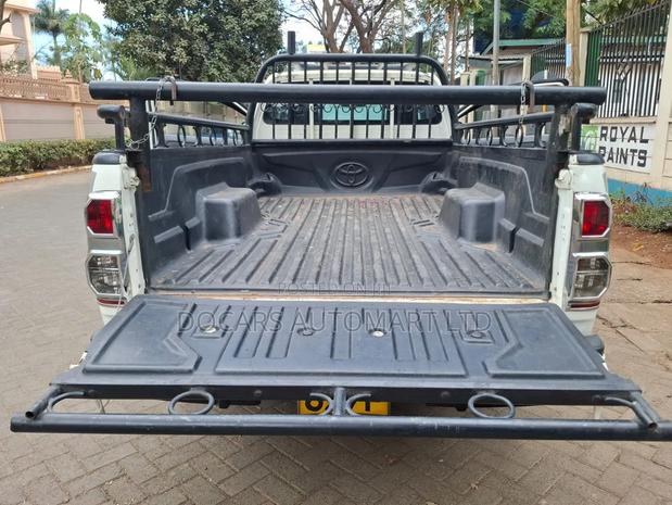 Toyota Hilux 2015 White