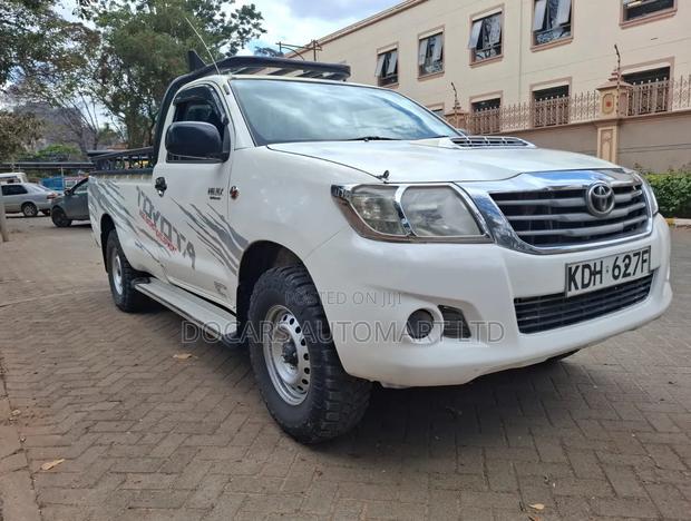 Toyota Hilux 2015 White