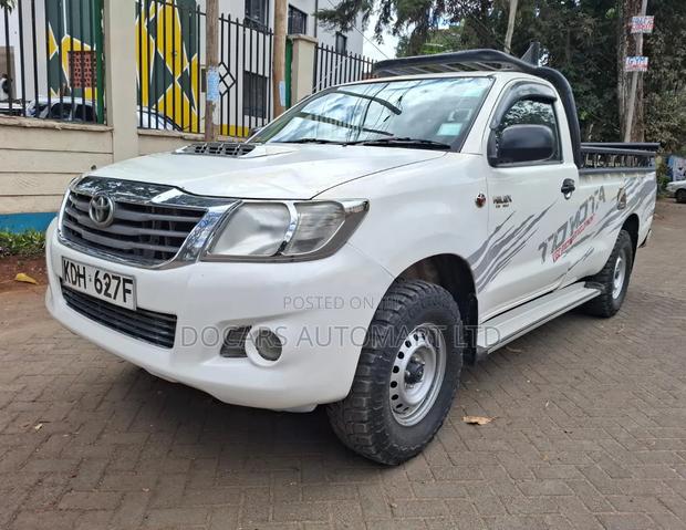 Toyota Hilux 2015 White