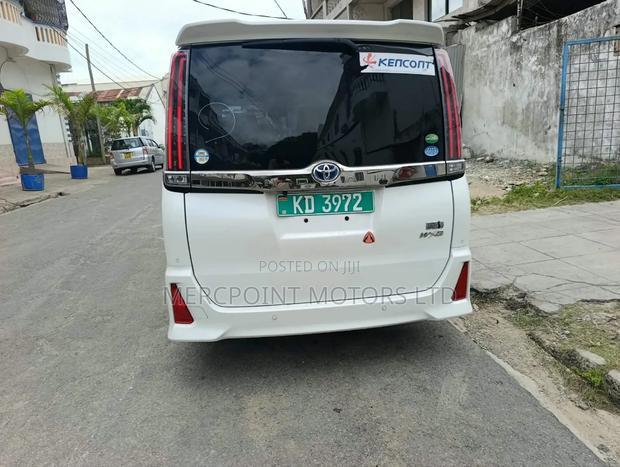 Toyota Noah 2020 White