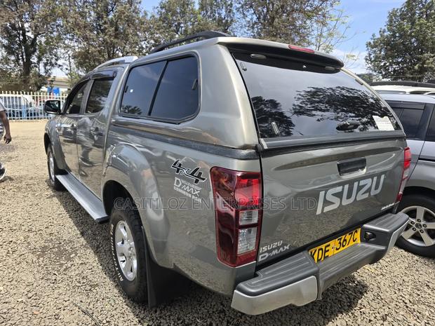 Isuzu D-MAX 2022 Gray