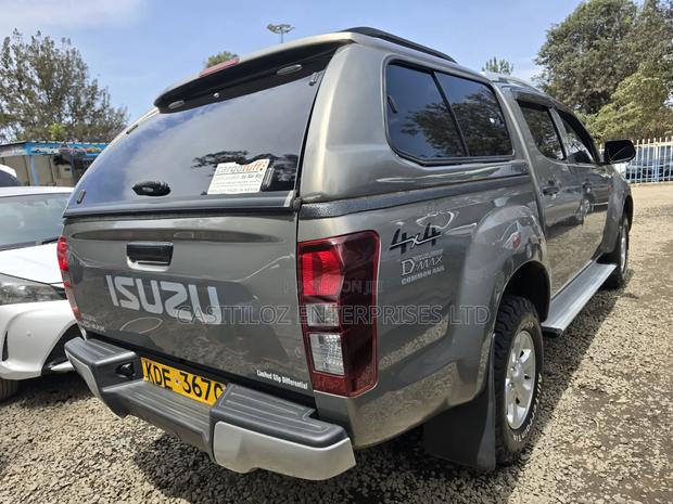 Isuzu D-MAX 2022 Gray