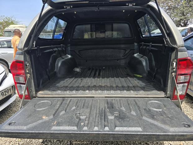 Isuzu D-MAX 2022 Gray