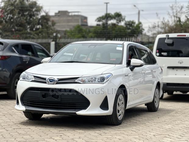 Toyota Corolla Fielder 1.5 Hybrid FWD 2019 White