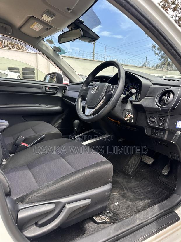 Toyota Corolla Fielder 1.5 Hybrid FWD 2019 White