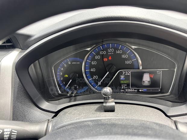 Toyota Corolla Fielder 1.5 Hybrid FWD 2019 White