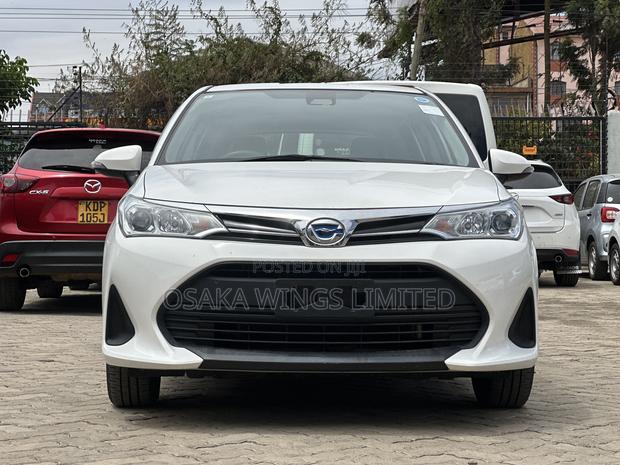Toyota Corolla Fielder 1.5 Hybrid FWD 2019 White
