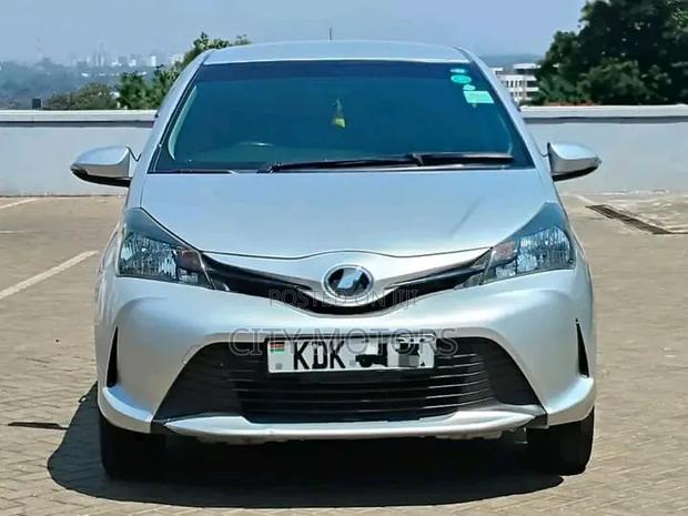 Toyota Vitz 1.3 FWD 3dr 2015 Silver