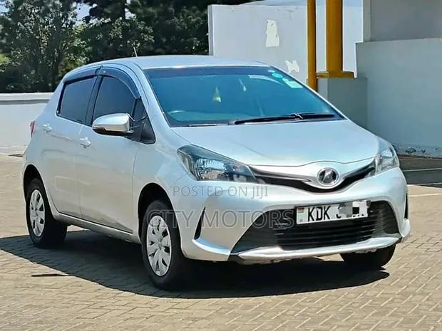 Toyota Vitz 1.3 FWD 3dr 2015 Silver