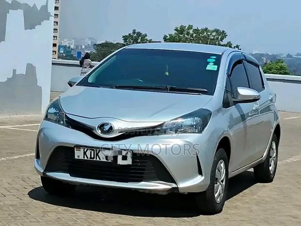 Toyota Vitz 1.3 FWD 3dr 2015 Silver