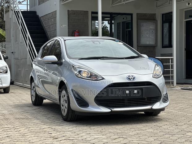 Toyota Aqua 2019 Silver