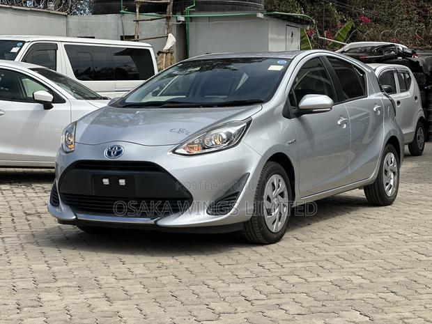 Toyota Aqua 2019 Silver