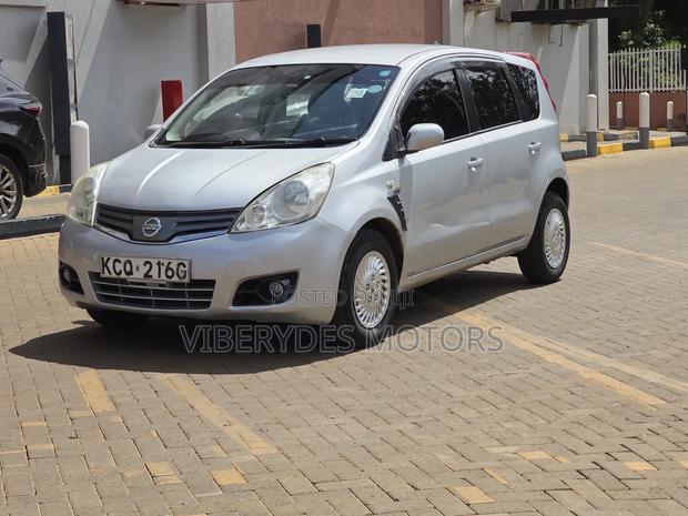 Nissan Note 2011 Burgundy