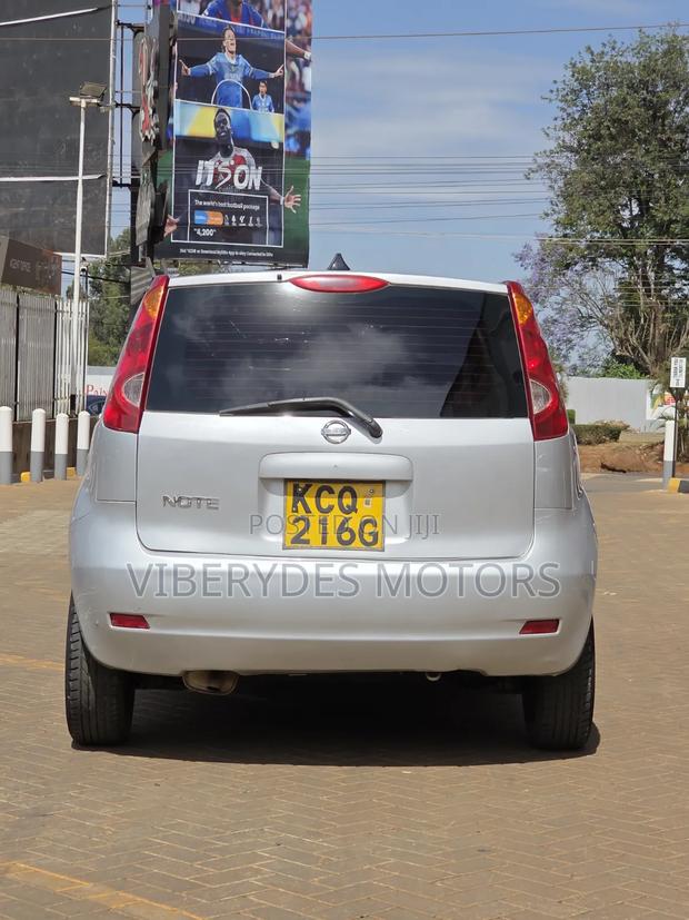 Nissan Note 2011 Burgundy