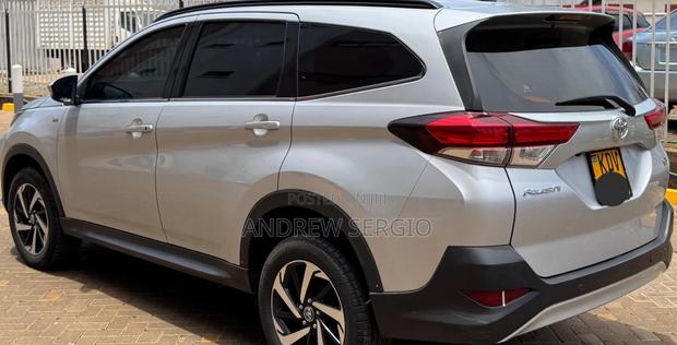 Toyota Rush 2018 Silver