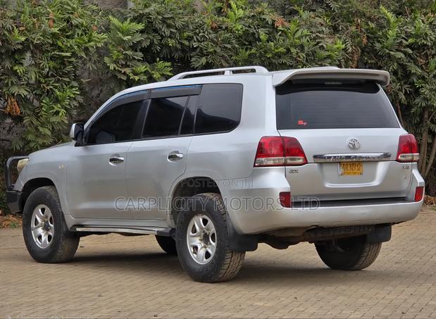Toyota Land Cruiser 4.6 V8 GX 2012 Silver
