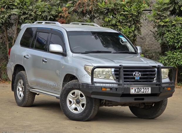 Toyota Land Cruiser 4.6 V8 GX 2012 Silver