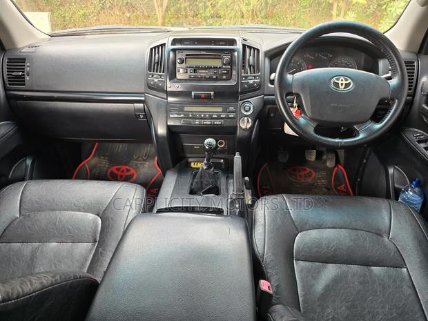 Toyota Land Cruiser 4.6 V8 GX 2012 Silver
