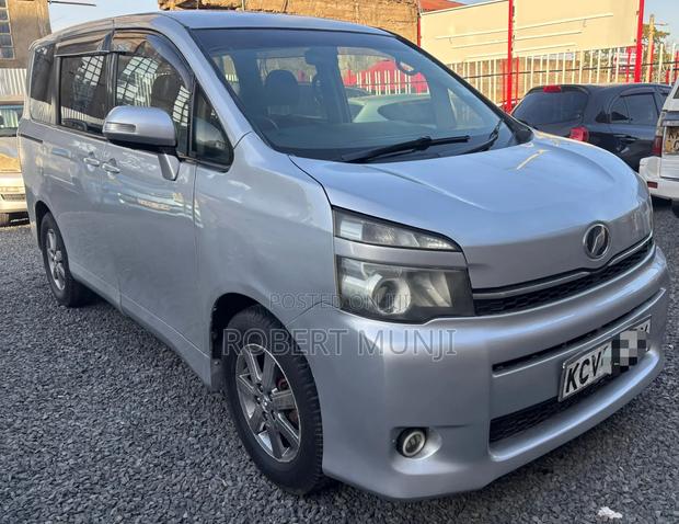 Toyota Voxy 2012 Silver