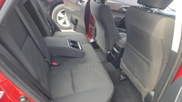 Toyota Auris 2016 Red
