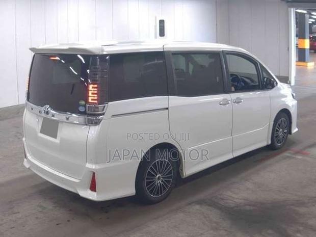 Toyota Voxy 2020 Pearl