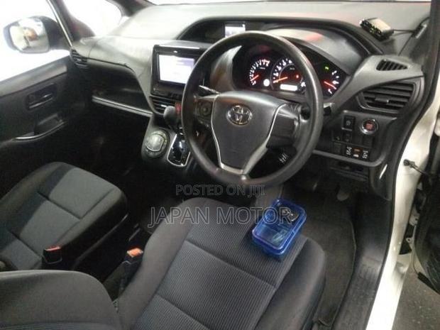 Toyota Voxy 2020 Pearl