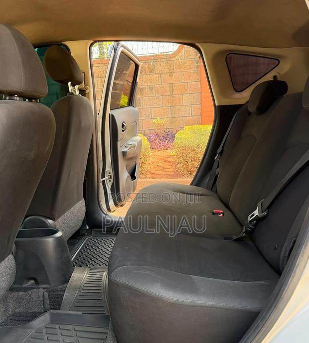 Nissan March 2016 Silver