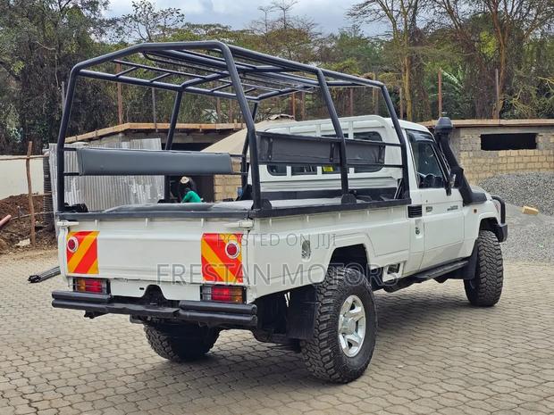 Toyota Land Cruiser 2016 White