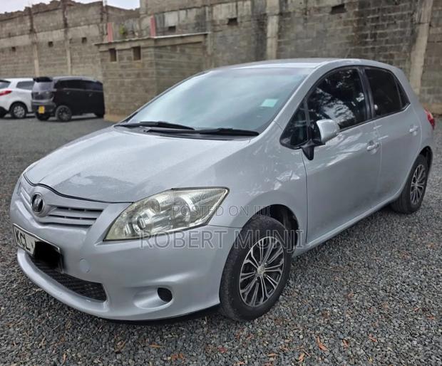 Toyota Auris 2010 Silver