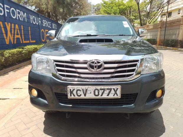 Toyota Hilux 2012 Black
