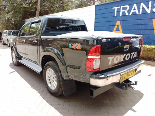 Toyota Hilux 2012 Black