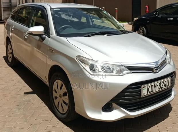 Toyota Corolla Fielder 2017 Silver