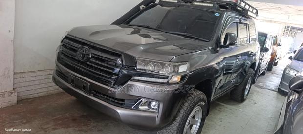 Toyota Land Cruiser 2018 Gray