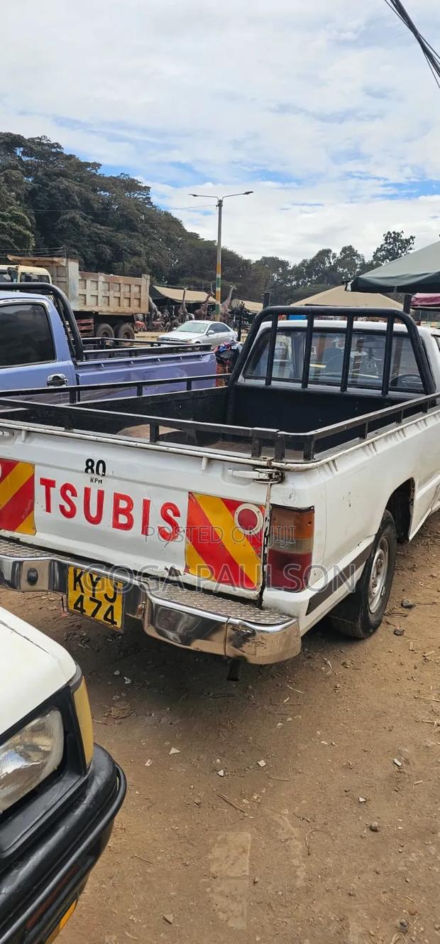 Mitsubishi L200 1982 White