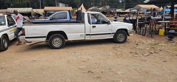 Mitsubishi L200 1982 White