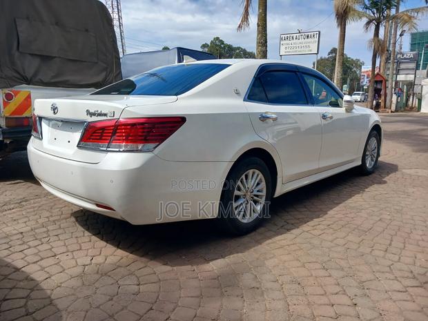 Toyota Crown 2015 White